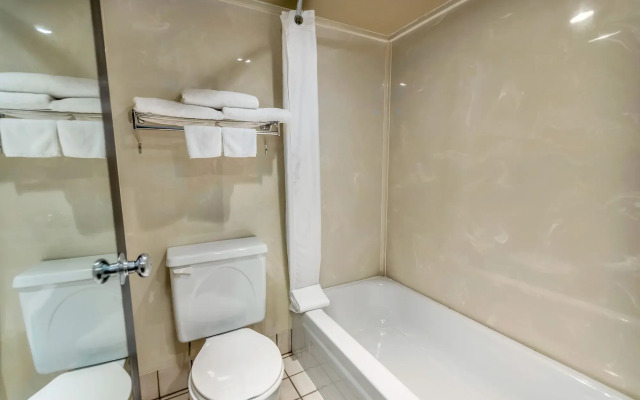 Seven Oaks Hotel Regina