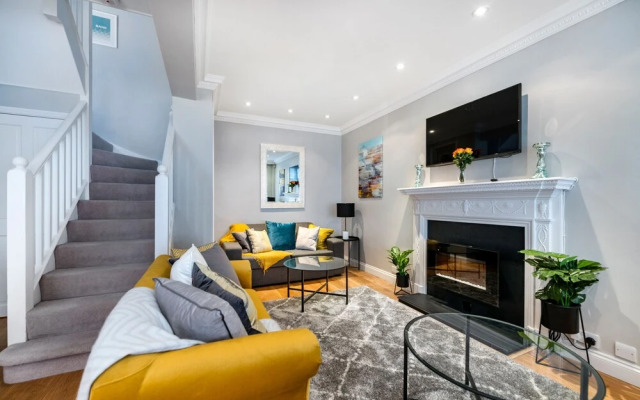 Victoria Mews House - By Sojourn