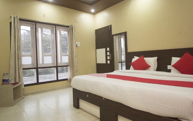 OYO 13521 Sudhriti Hotel