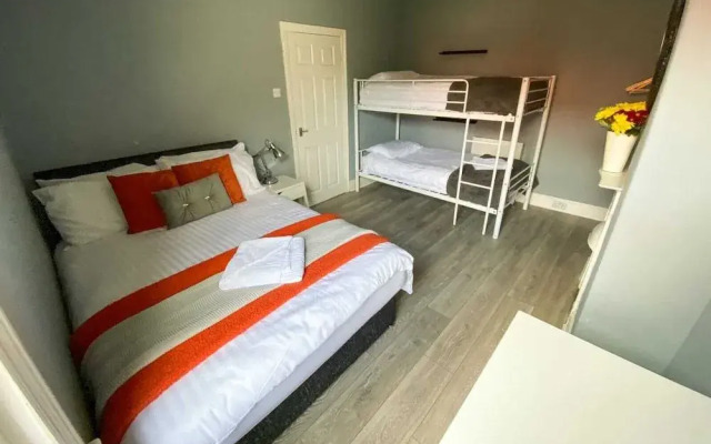Tulip House Sasco Apartments