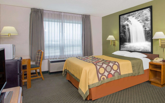 Super 8 By Wyndham Madison East