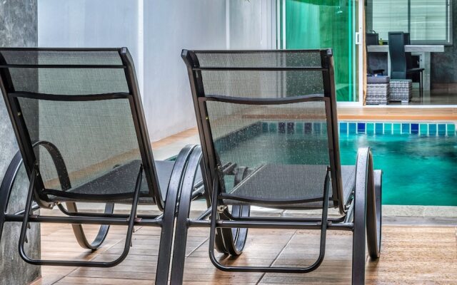 Tropical Living in Modern Villa Lancelot