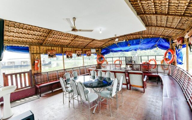 OYO 23103 Houseboat Ganga 5bhk Deluxe
