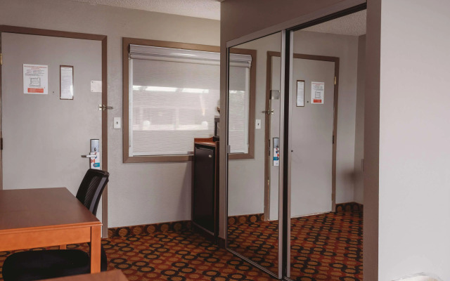 AmericInn by Wyndham Appleton Downtown