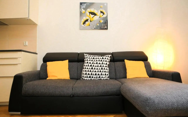 Yellow apartment few steps from metro