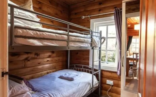 Brenin 3 Bedroom rural wood Lodge