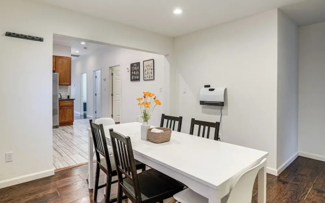 Spacious & Central! Pet-friendly Emeryville Home