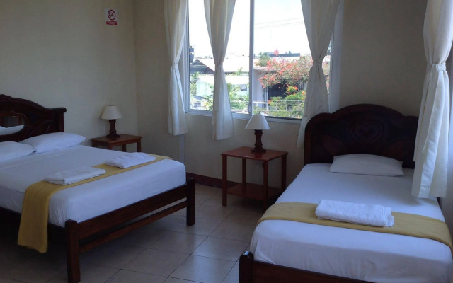 Gloria-Galápagos Inn
