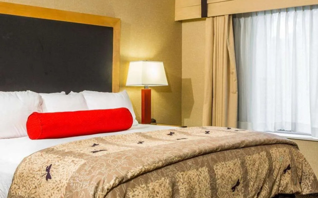 Cambria Suites Traverse City