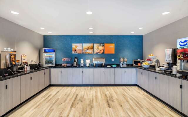 Comfort Suites Grandview - Kansas City