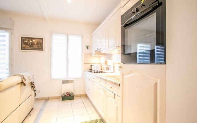 Cosy Apartment in Bayeux with Heating Facility