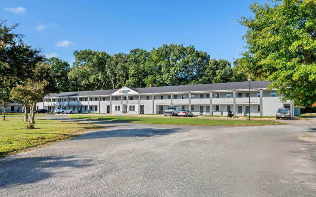 Suburban Studios Newport News – Hampton