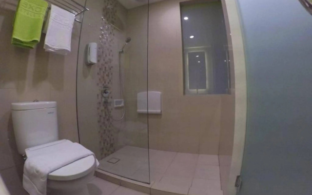 MaxOneHotels.com at Kramat
