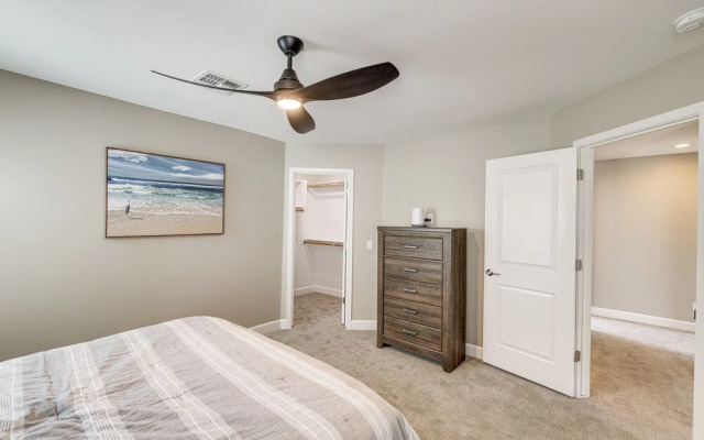 Glendale Golf Getaway w/ Pool & Putting Green!