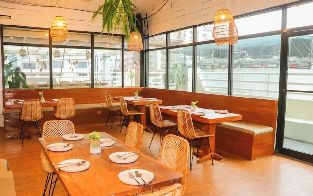 Connector Hostel