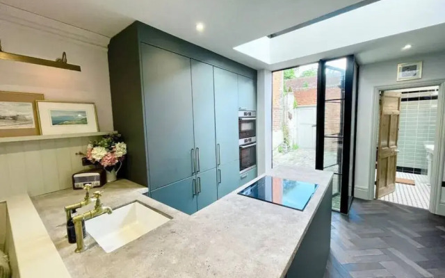 The Emerald - Central Henley 2 Bedroom House