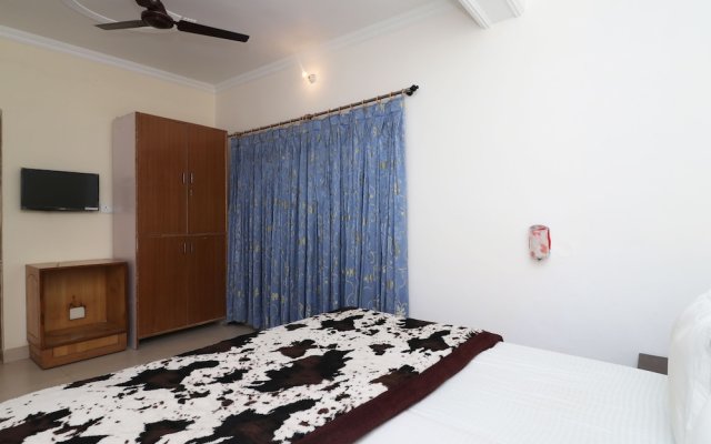 OYO 13042 Home Elegant 3BHK Picture Palace
