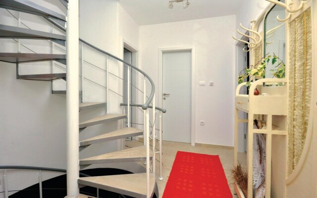 Nice Home in Podstrana with Hot Tub, WiFi & 4 Bedrooms