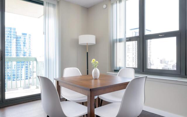 Chicago | Regal 1BD/1BA River North Apartment