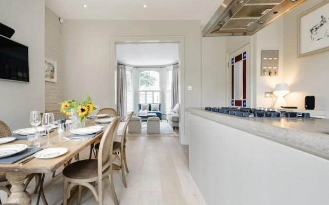 Chic Wandsworth Home With Patio