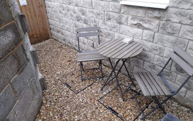 Outstanding, Modern 1-bed House in Chippenham