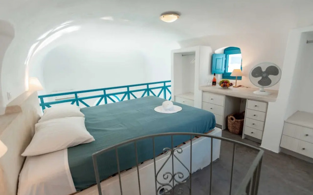 Santorini Karterados Retreat by GHH