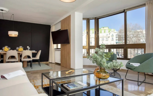 Luxury Apartment in City Center. Puerta Real II