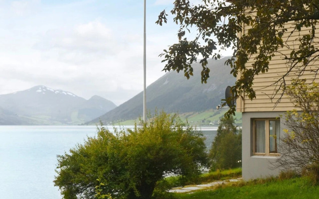 8 Person Holiday Home in Skei i Jølster