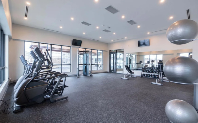 Sandman Signature Las Colinas Hotel & Suites