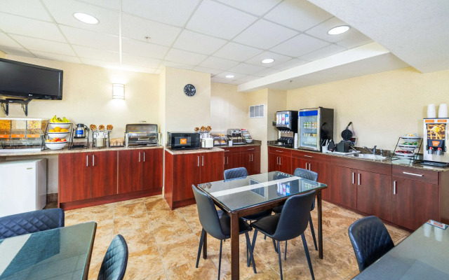 Comfort Inn And Suites Edson