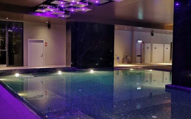 Expressionz Professional Suites by Sin Yin