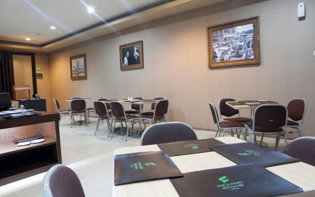 RedDoorz Plus near Bandung Indah Plaza