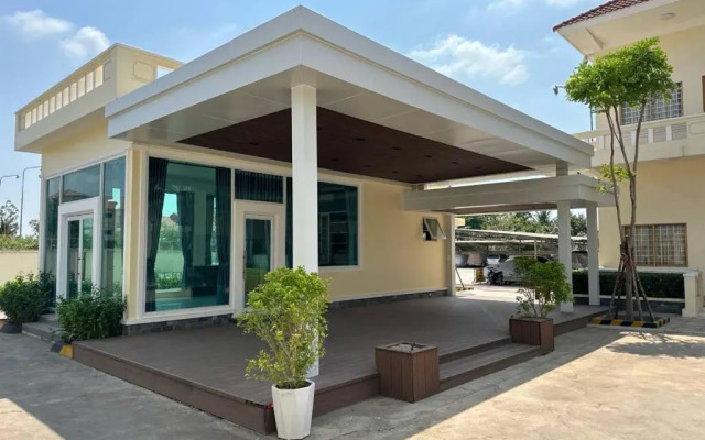 Samrongsen Hotel