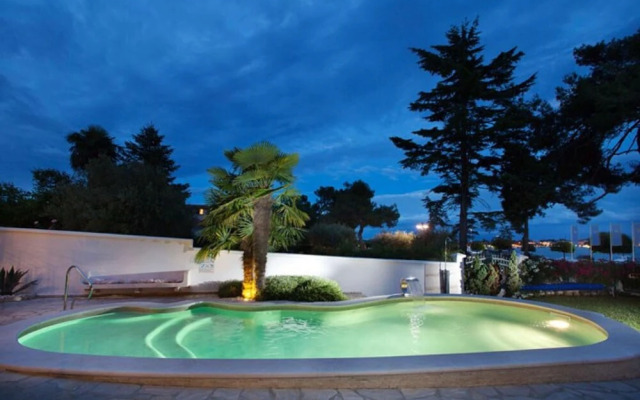 Villa Umag in Umag With 5 Bedrooms and 5 Bathrooms