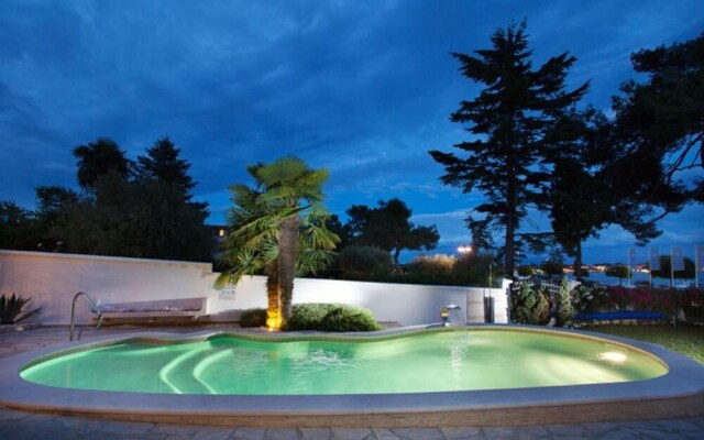 Villa Umag in Umag With 5 Bedrooms and 5 Bathrooms