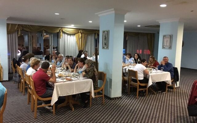 Orontes Hotel
