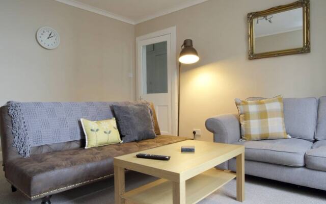 Central 2 Bedroom Flat In Edinburgh