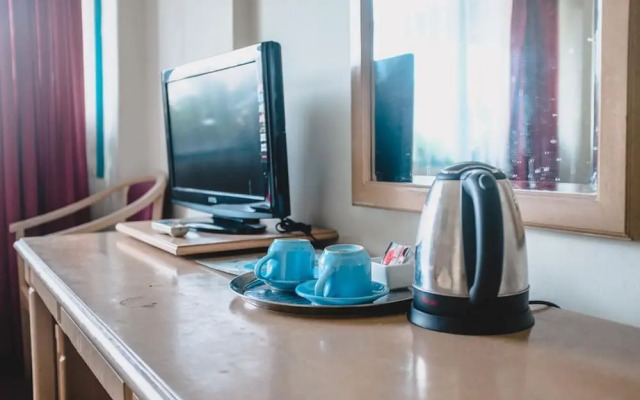 RedDoorz Plus near Taman Safari Indonesia