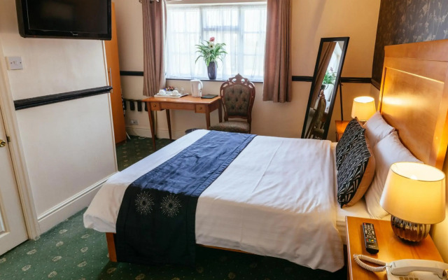Pymgate Lodge Hotel