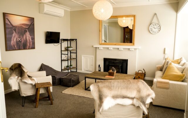 Gatehouse Mana Lodge