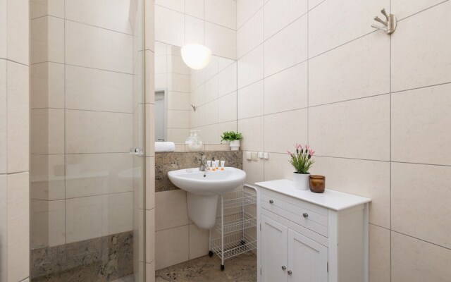 Starowiślna Studio Old Town by Renters