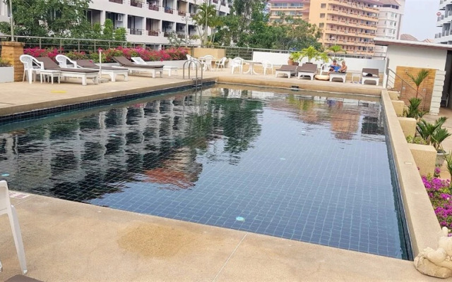 Plaza Residence Jomtien Beach - Large Studio Condo