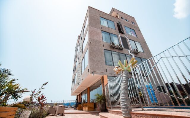 Plus 33 Hotel