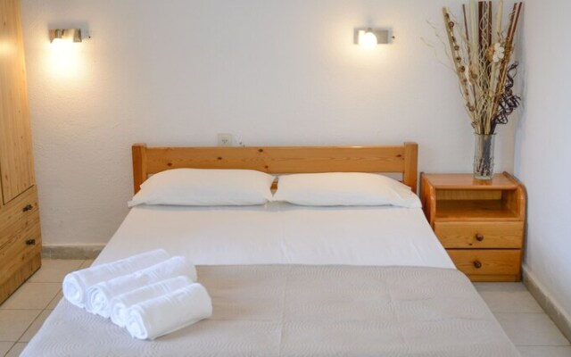 Corfu Room Apartments With big Parking Area