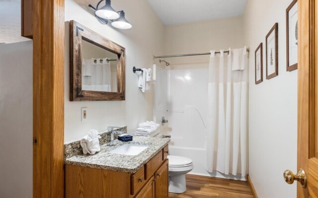 Whitetail Cabin 2 Bedroom Cabin by RedAwning