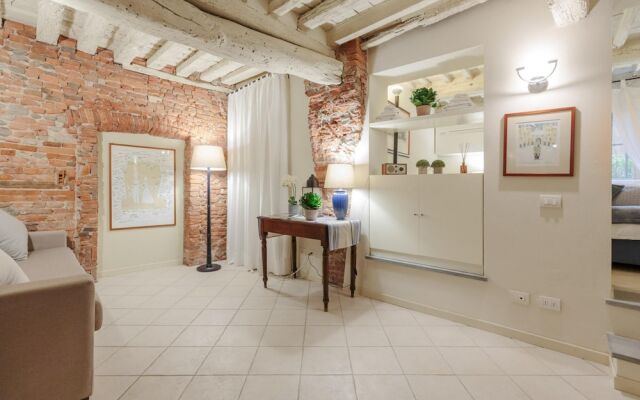 The 1400 s Apartment