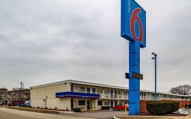 Motel 6 Joliet, IL - I-80