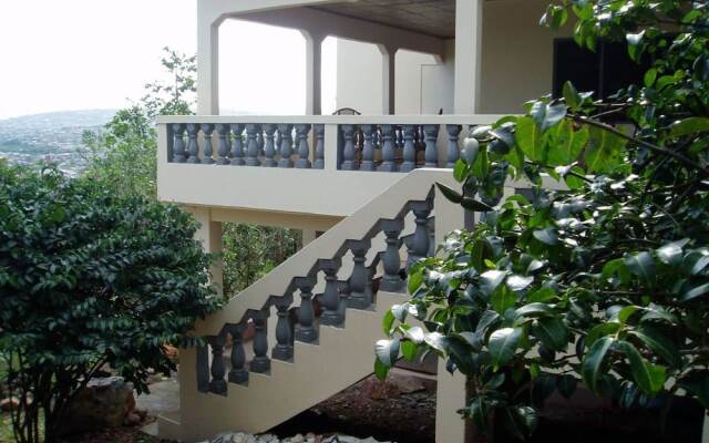 Nimohs' Holiday Home Mccarthy Hill Accra-ghana With Acs