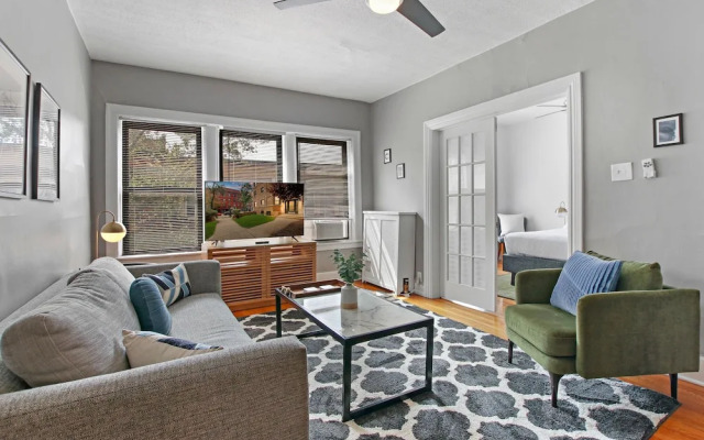 Chicago Lifestyle 3BR Apt in Lake View