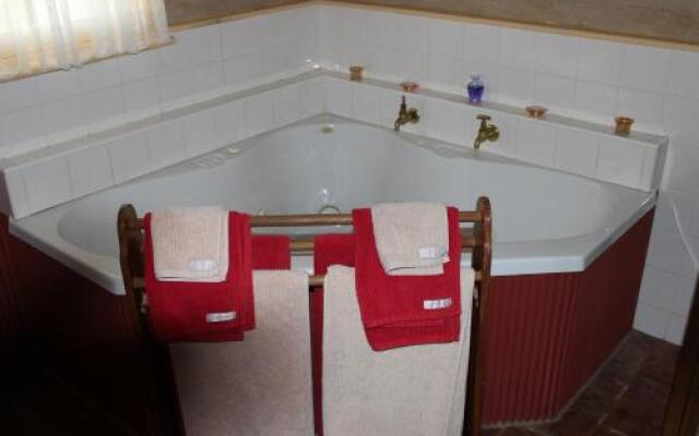 Elinike Guest Cottages